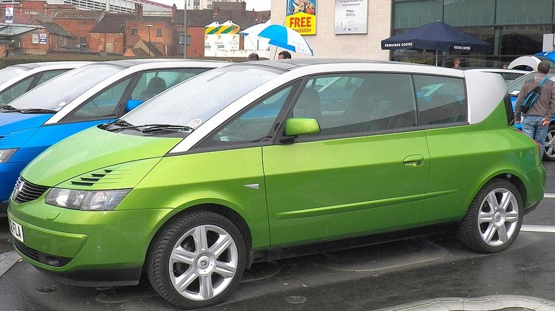 Green Renault Avantime from the side