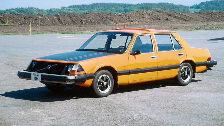 1972 Volvo VESC concept car seen from left front outdoors on pavement