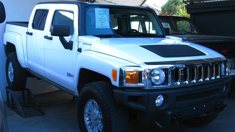 Hummer H3T front 3/4