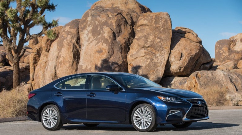 A blue 2018 Lexus ES 350