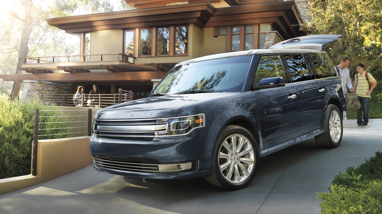 2019 Ford Flex front 3/4 view