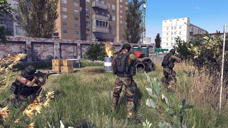Soldiers approaching a ruined building