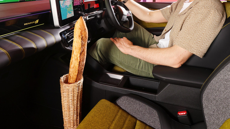 Driver with a Renault 5 baguette holder