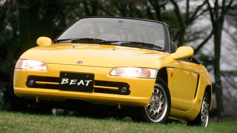 Honda Beat on a lawn