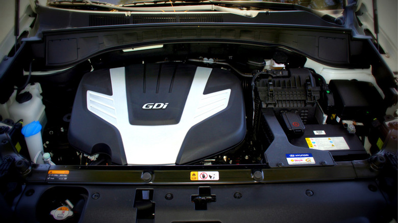 The engine bay of a 204 Hyundai Santa Fe