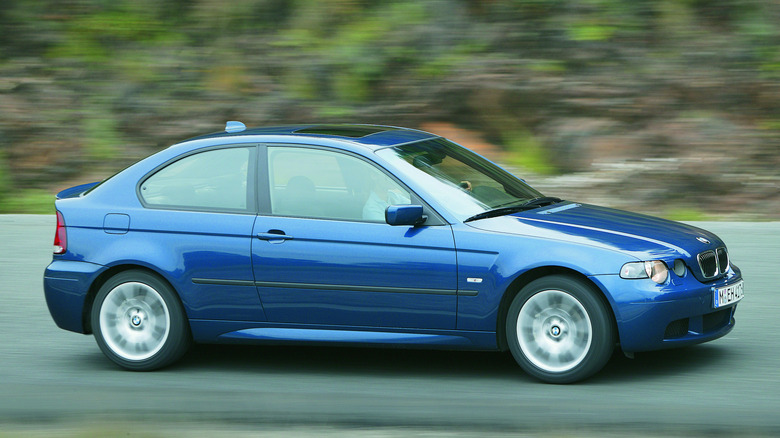 BMW 3 Series Compact panning shot side view