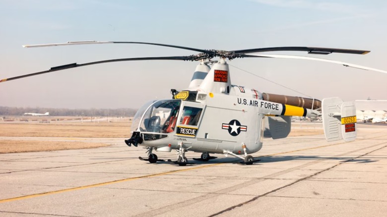 kamen hh-43 huskie helicopter tarmac