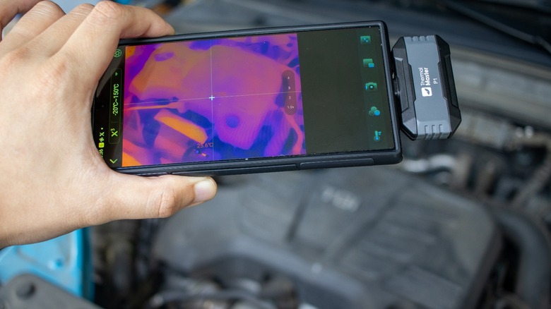 Looking at my car's engine with the Thermal Master P1