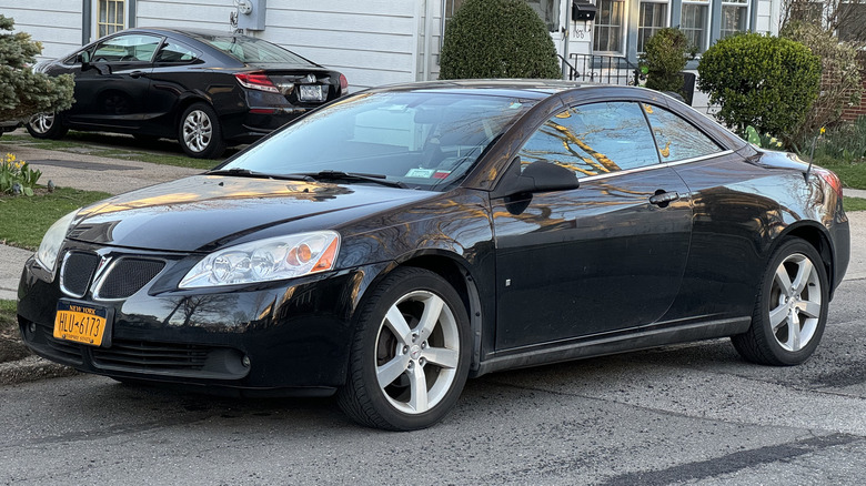 2007 Pontiac G6 on the street