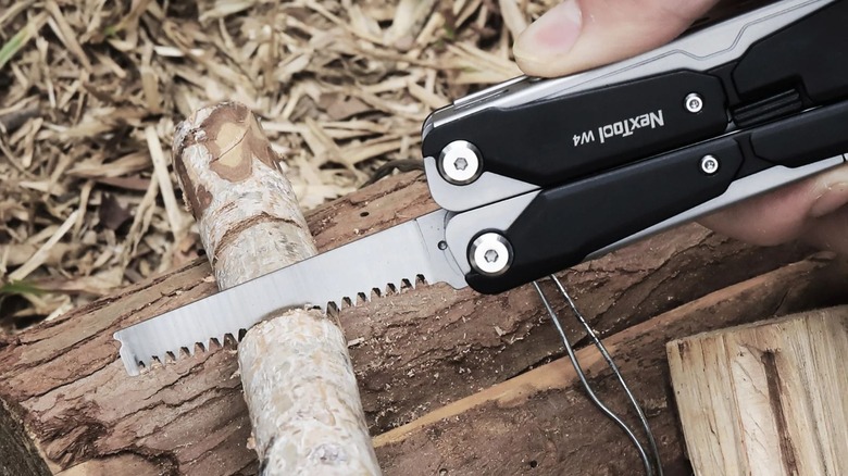 NexTool W4 Adjustable Ratchet Wrench sawing wood