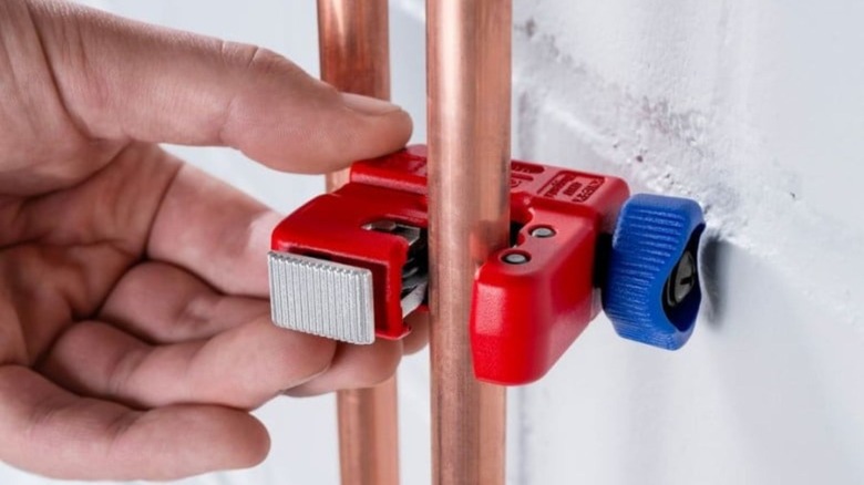 Knipex TubiX S Pipe Cutter on copper pipe