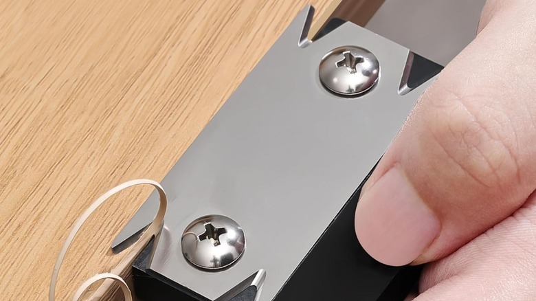 closeup of Necamocu Mini Edge Band Trimmer