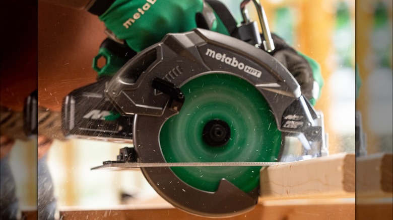 Metabo HPT MultiVolt 36V 7-1/4-Inch Brushless Hybrid Circular Saw