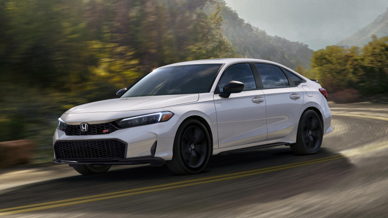 2025 Honda Civic Si dynamic image front 3/4 view