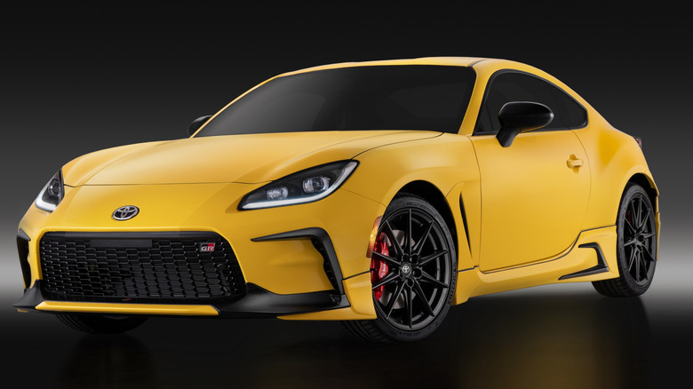 2025 Toyota GR86 Yuzu Edition front 3/4 view