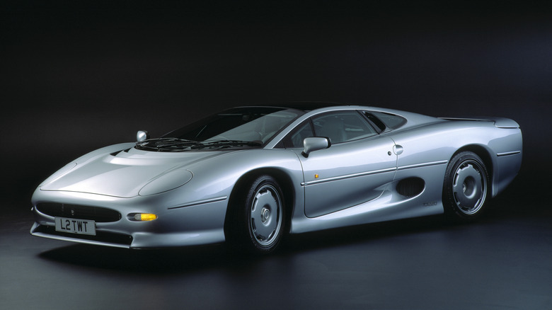 Jaguar XJ220 studio shot