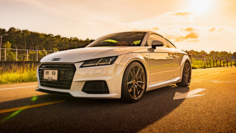 White Audi TT