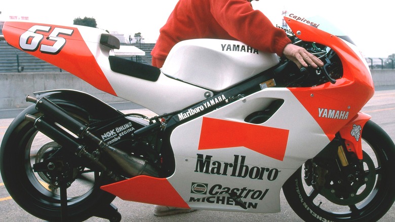 the image of the red and white YZR500 OWJ1 with an engineer rolling it out