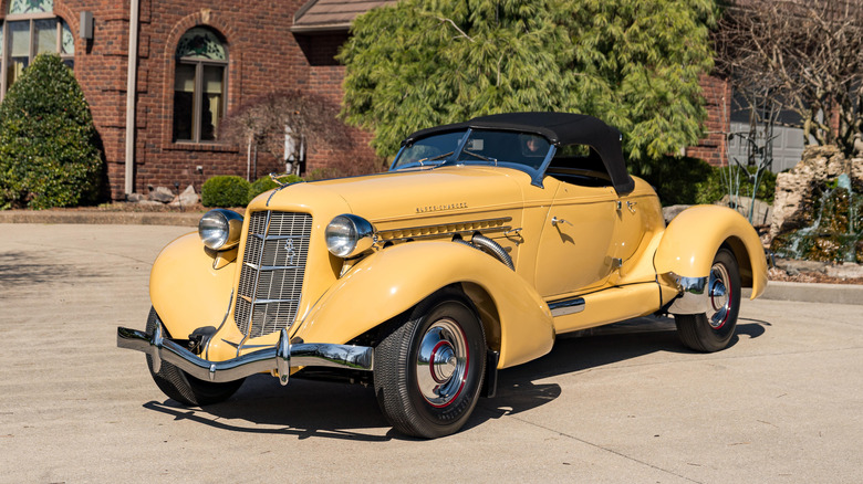 1935 Auburn 851 Speedster front 3/4 view