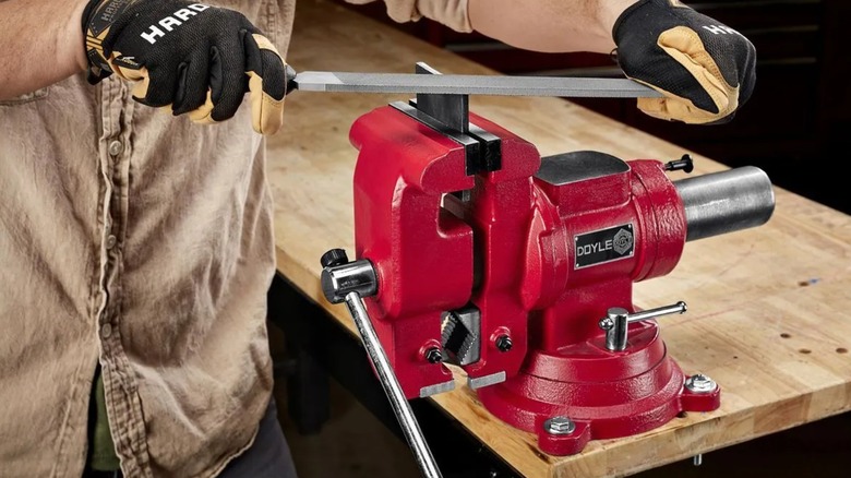using a Doyle bench vise
