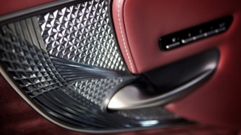 Lexus Kiriko glass detail