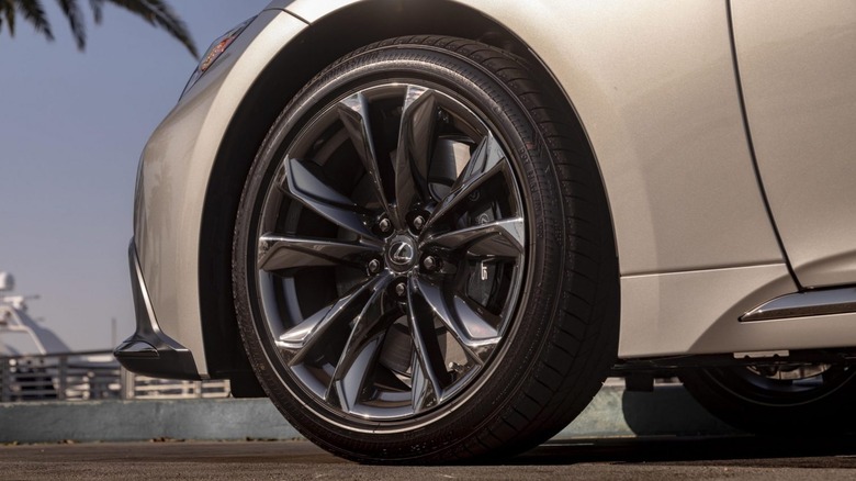 Lexus LS wheel detail