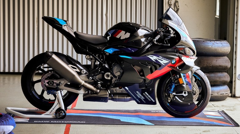 BMW M 1000 RR side profile