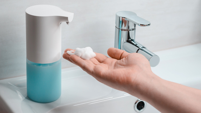 Automatic soap dispenser