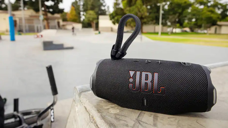 A JBL Charge 6 on a table outside