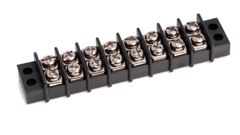 A circuit terminal block for 16 wires.