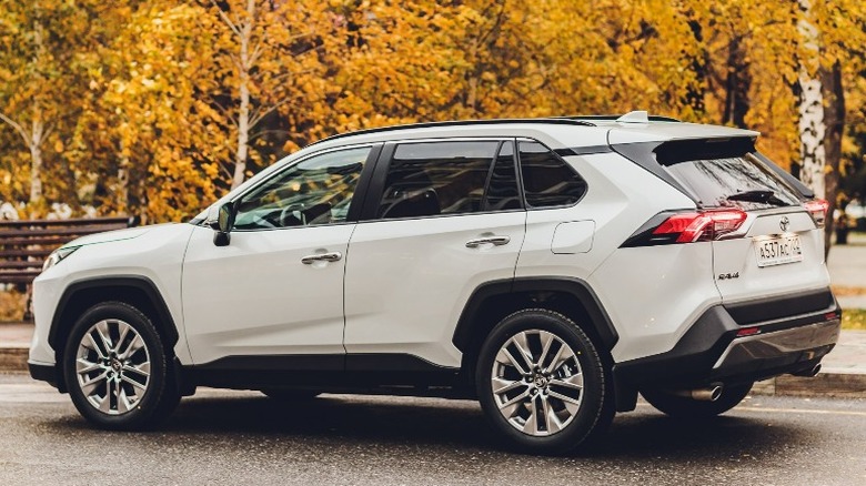 White 2019 Toyota Rav4