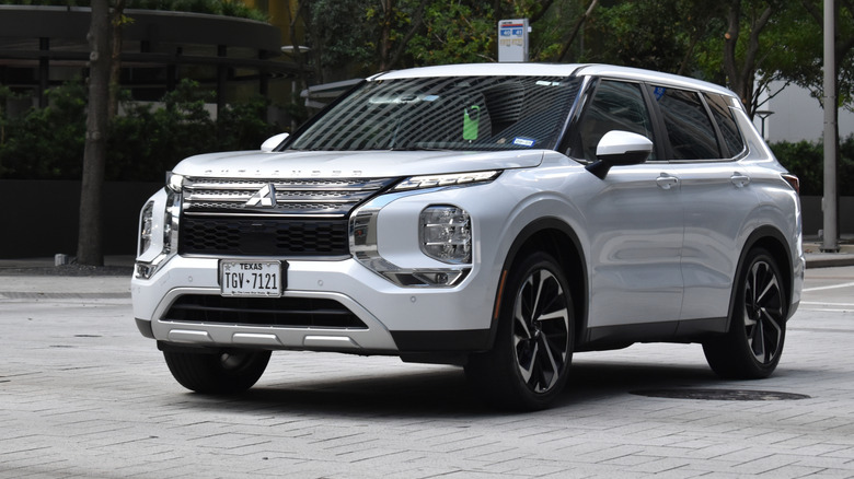 Mitsubishi Outlander SUV in silver