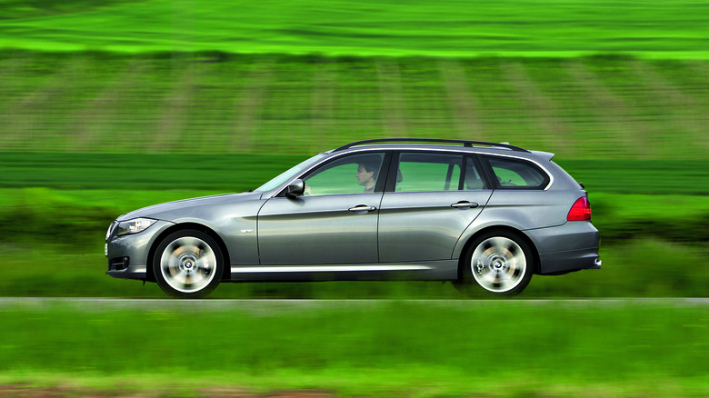 2008 BMW 3 Series Touring side view while driving at speed