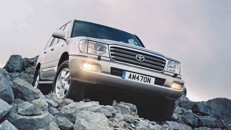 2003 Toyota Land Cruiser Amazon 100 Series front end while off-roading