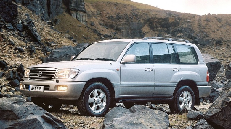 2003 Toyota Land Cruiser Amazon 100 Series front 3/4 while parked off-road