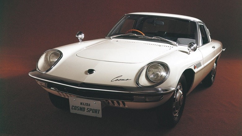 Mazda Cosmo 110S front 3/4 view