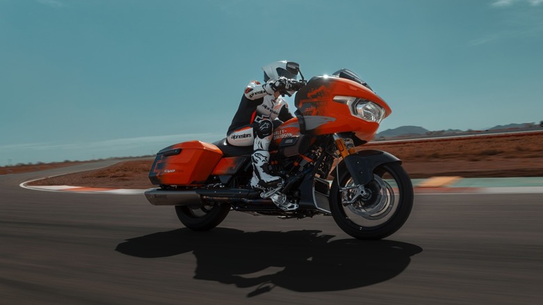Harley-Davidson CVO Road Glide RR cornering on track