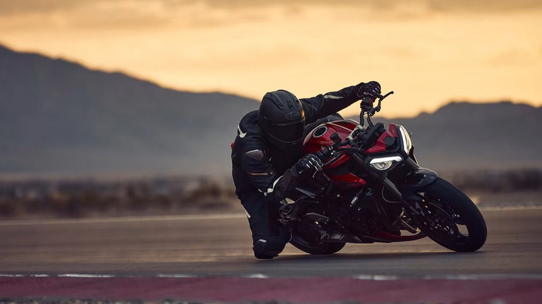 Triumph Street Triple Mk V cornering on track