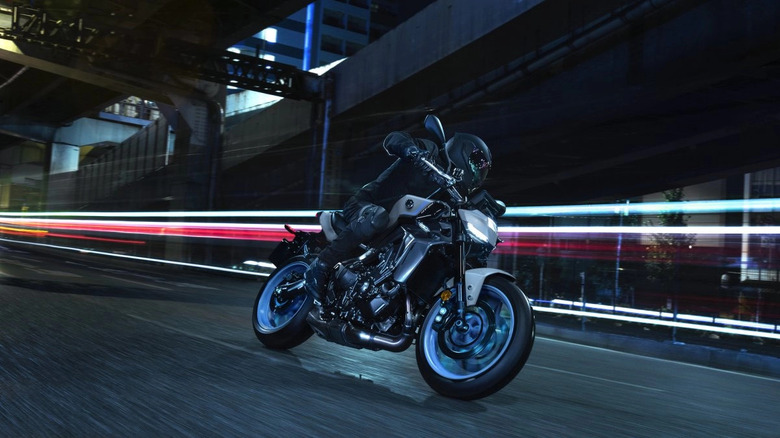 Yamaha MT‑09 cornering on street during nighttime