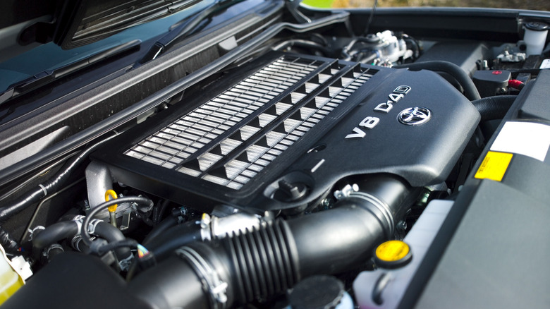 Toyota Land Cruiser V8 D4-D engine