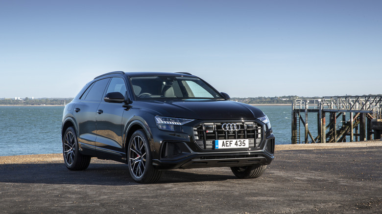 2019-2020 Audi SQ8 TDI front 3/4 view