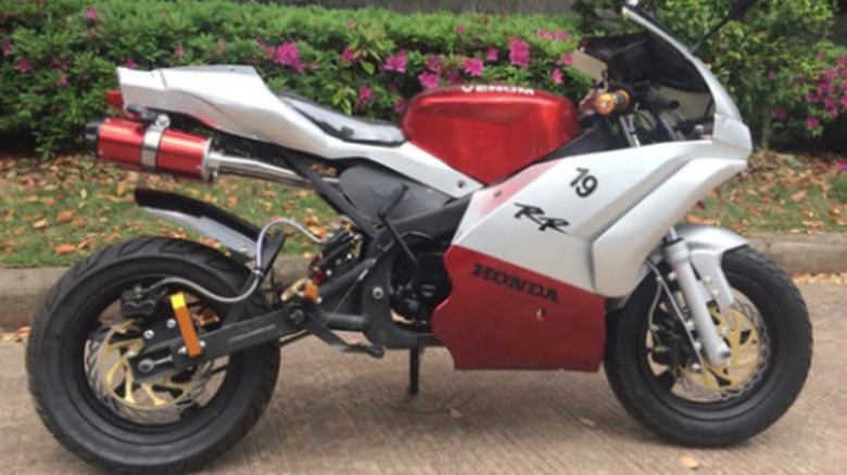 X19 Super Pocket Bike 125cc on display in red and white