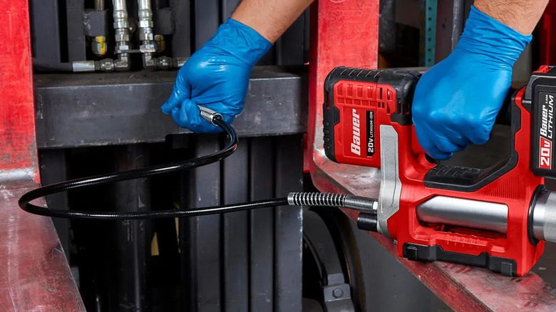 Bauer grease gun in action