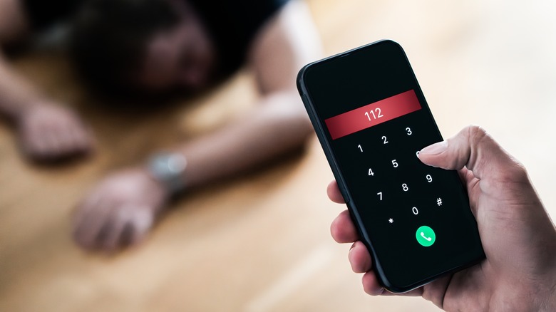 112 emergency dial on a smartphone