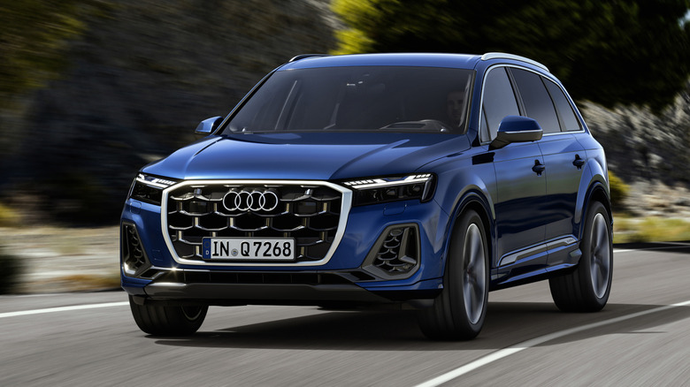 Audi Q7 on a mountain pass