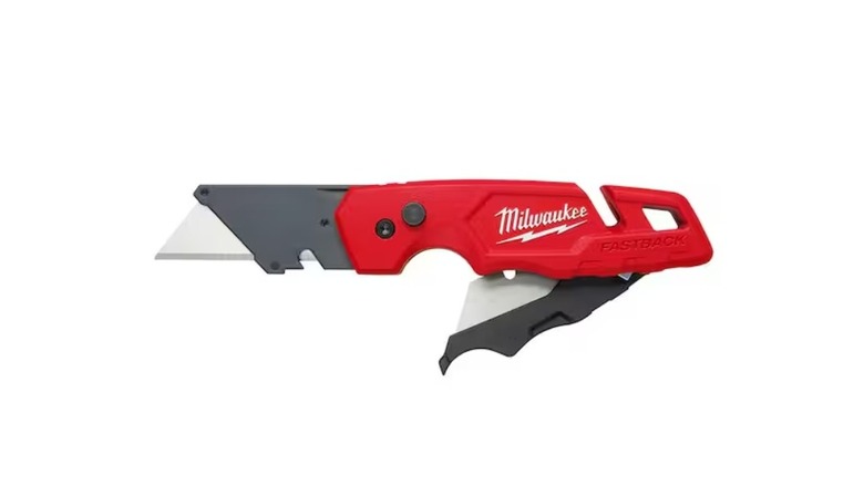 Red utility knife bearing the Milwaukee branding