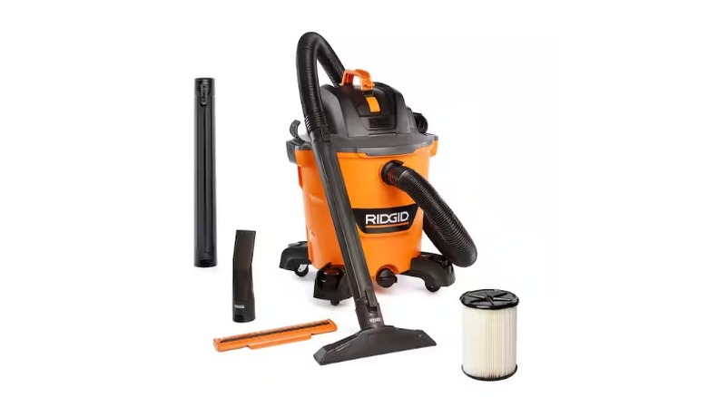 Ridgid vacuum with its accessories