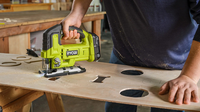 DIYer using a Ryobi jig saw