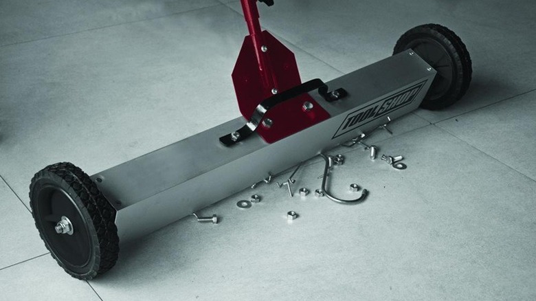 Magnetic sweeper and metal pieces