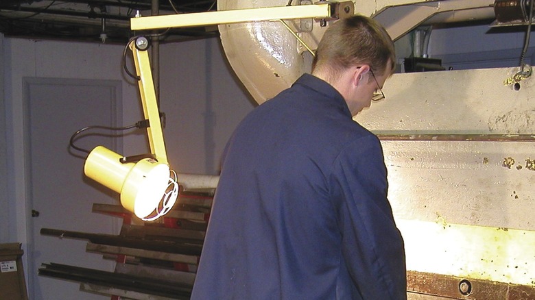 Fostoria Incandescent Loading Dock Mounted Light with Arm Assembly